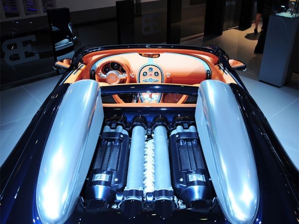 В Bugatti не собираются отказываться от мощных моторов