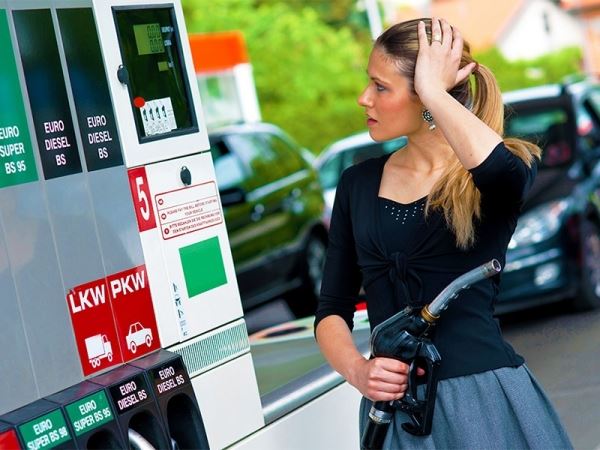 Россия - страна с самым дешевым бензином в Европе. Почти