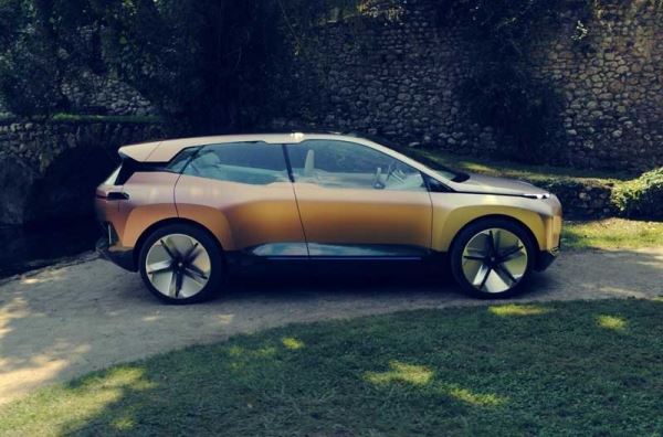 Будущий электрокроссовер BMW получит умные стекла